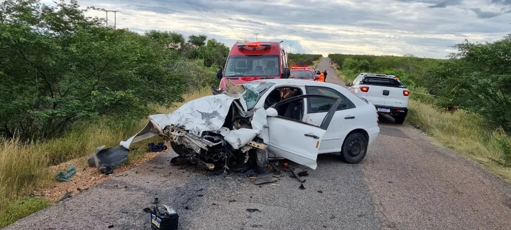 Carro destruído após colisão em rodovia estadual do RN em Acarí �- Foto: Redes sociais