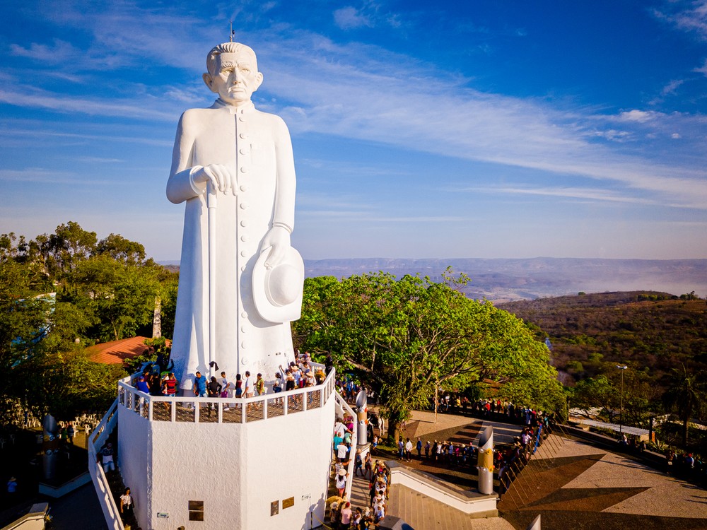 Estátua de Padre Cícero, no Horto, em Juazeiro do Norte - Foto: Gustavo Pellizzon/SVM