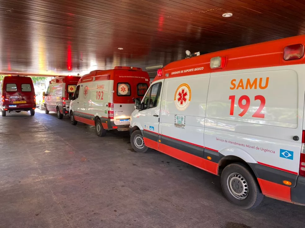 Ambulâncias do Samu na entrada no Hospital Walfredo Gurgel, em Natal. ?- Foto: Kleber Teixeira/Inter TV Cabugi