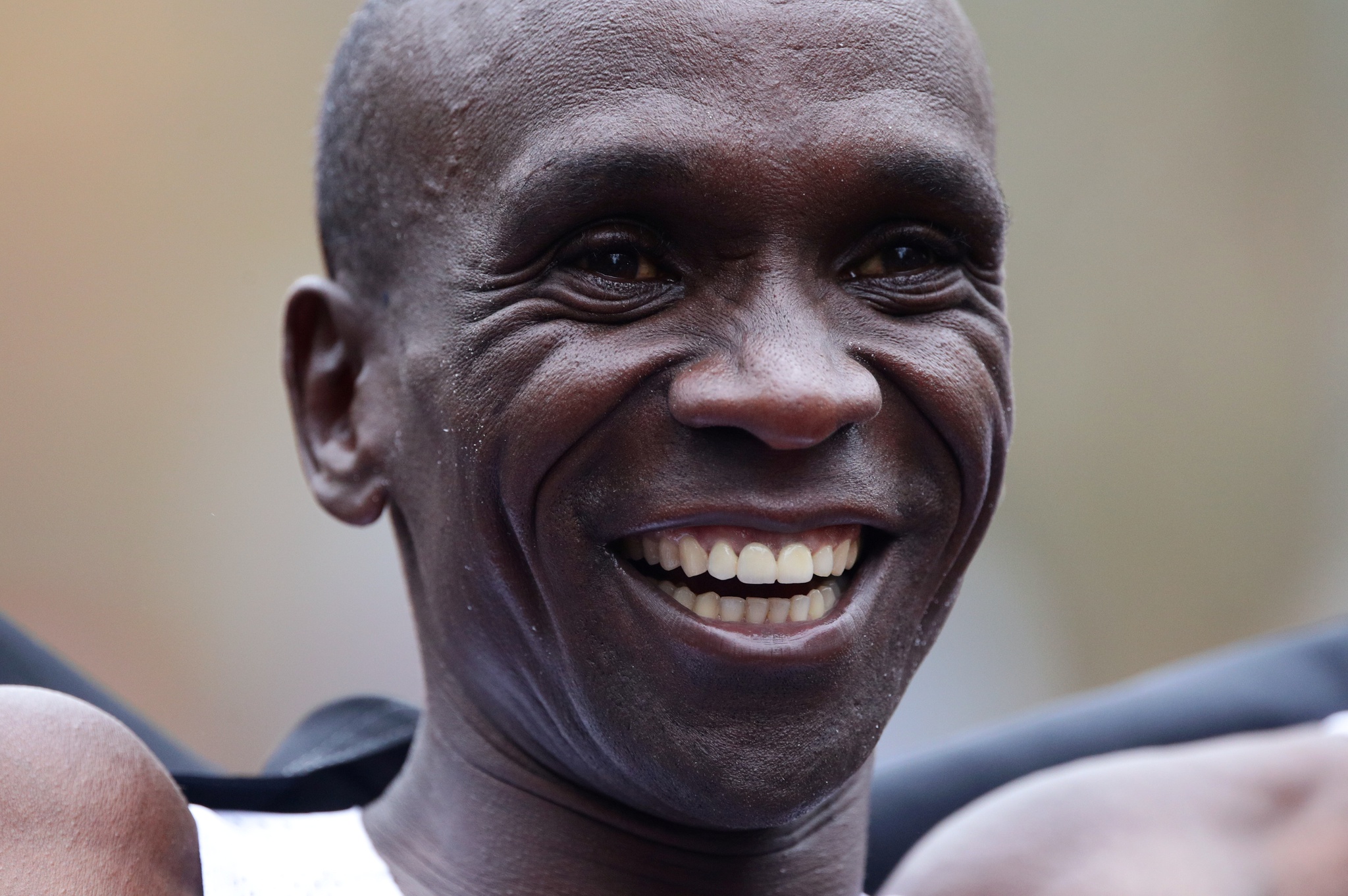 Kipchoge voltou a estabelecer um recorde mundial na maratona - Foto: REUTERS/LISI NIESNER