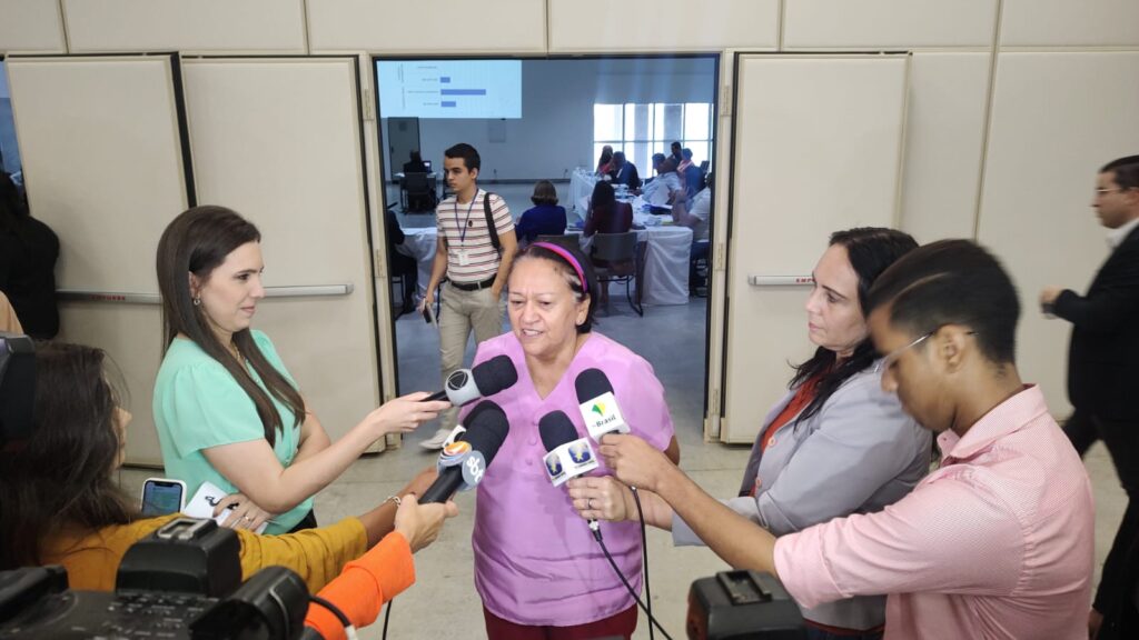 Governadora Fátima Bezerra em entrevista após reunião com a bancada federal do RN - Foto: Daniel Guimarães/Agora RN