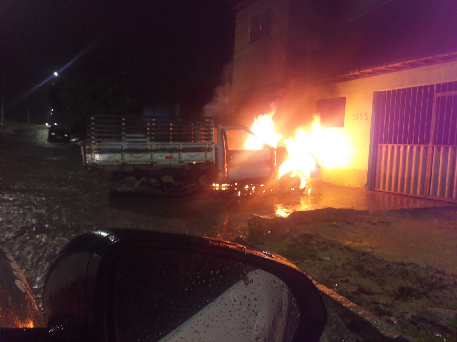 Caminhão incendiado em Parnamirim - Foto: Cedida