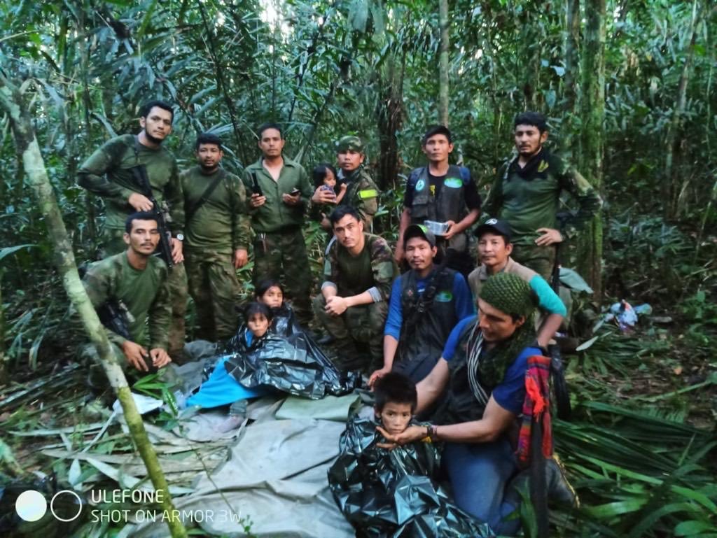 Crianças que sofreram acidente aéreo na Colômbia são encontradas com vida após 40 dias - Foto: Forças Militares da Colômbia/Divulgação
