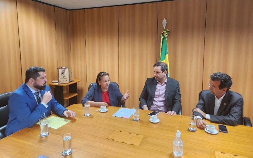 Governadora Fátima Bezerra (PT) em reunião nos Correios mês passado - Foto: Guia Dantas / Governo do RN