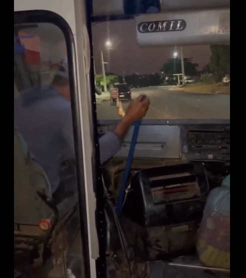 Motorista utiliza cabo de vassoura para dirigir ônibus escolar no RN