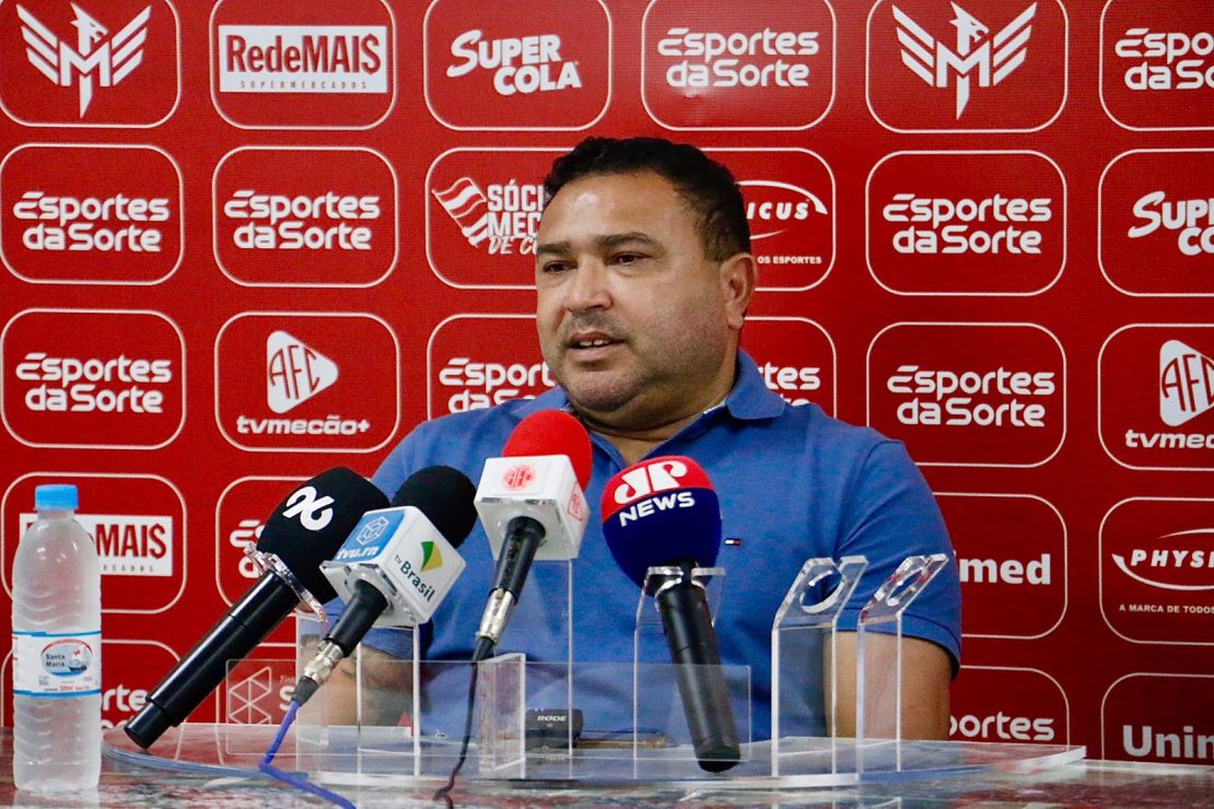 Souza, atual presidente do AMérica, oficializou sua candidatura à reeleição. Fotos: Canindé Pereira/América FC