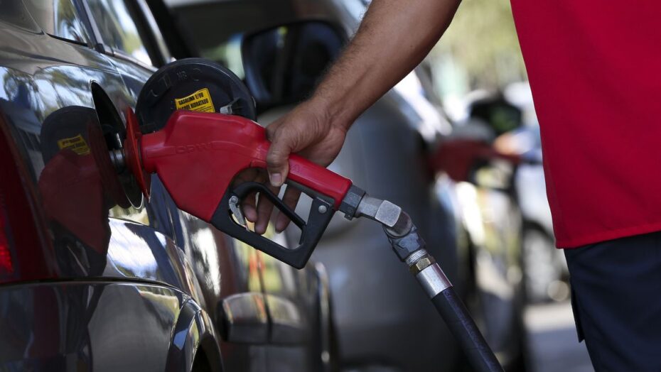 De acordo com o IPTL, a gasolina e o diesel ficaram mais caros em todos os Estados da Região Nordeste. O preço do litro da gasolina fechou agosto a R? 6,07, com aumento de 2,19%, ante os dez primeiros