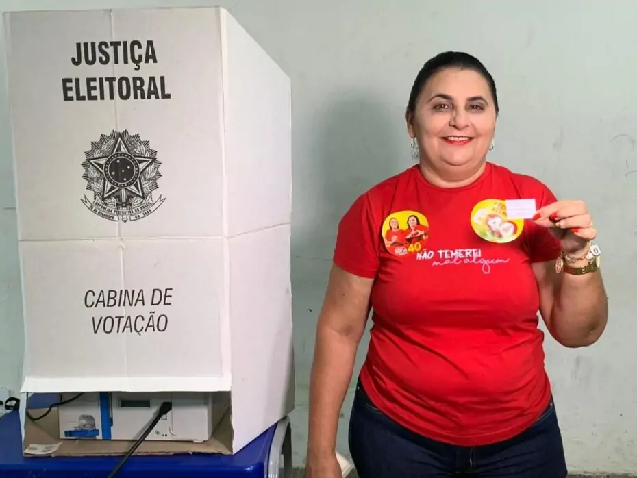 Prefeita de Pedro Velho, Edna Lemos (PSB), ao votar na eleição suplementar em 2022 - Foto: Reprodução