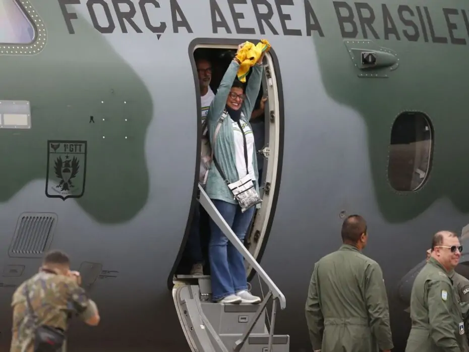 Foram feitos três voos de repatriação da operação apelidada de Voltando em Paz, contabilizando 494 passageiros de volta ao Brasil. Foto: Agência Brasil
