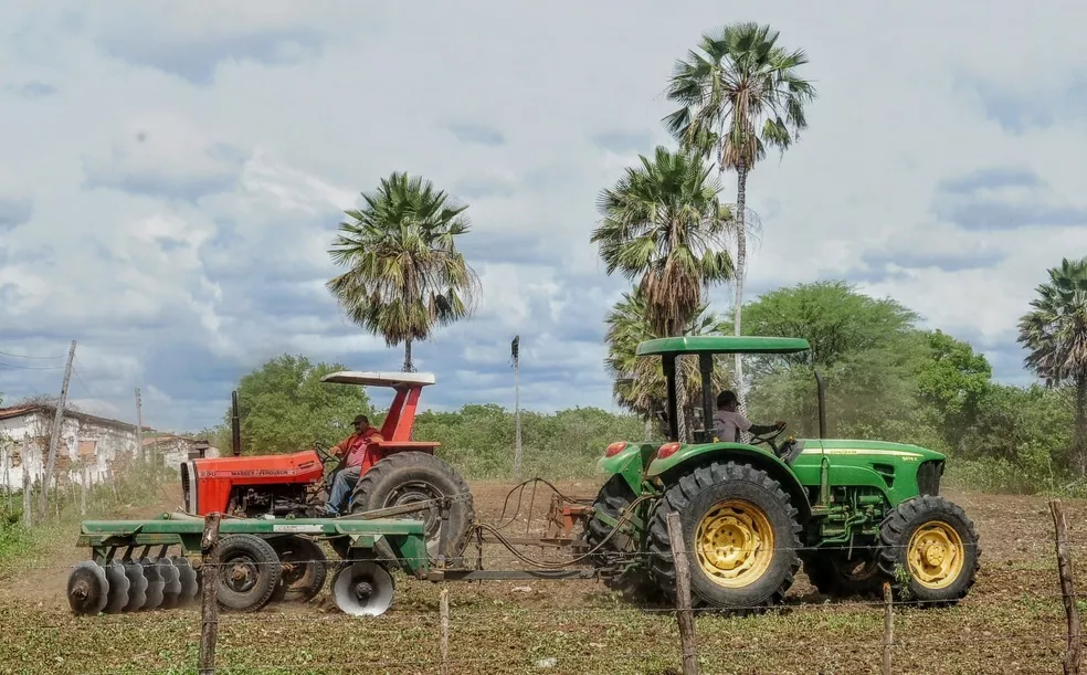 Maquinário trator grama plantação RN Mossoró Rio Grande do norte ?- Foto: Wilson Moreno/PMM