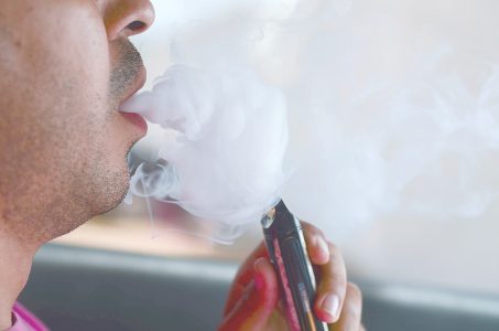 Cigarros eletrônicos seguem proibidos no Brasil - Foto: NOVO Notícias