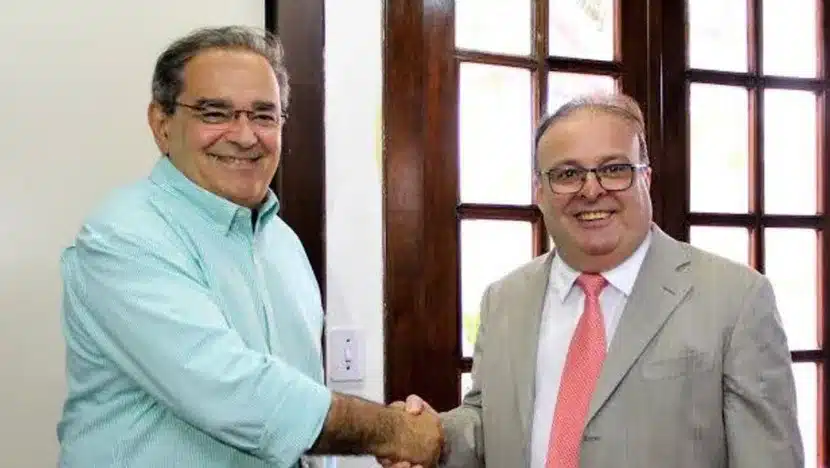 Prefeito Álvaro Dias (Republicanos) com deputado Paulinho Freire (União Brasil). Foto: Verônica Macedo / CMN