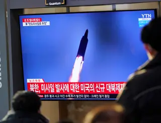 Coreia do Norte dispara dois mísseis e EUA condenam série de testes