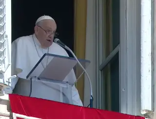 Papa Francisco faz oração pelos mortos e desabrigados no RS