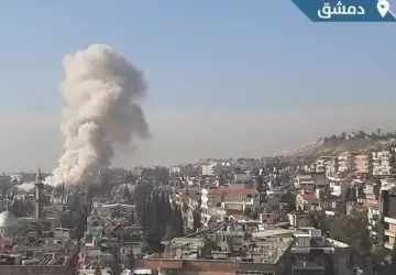 Foto mostra fumaça subindo em local de Damasco, na Síria, que foi alvo de um provável ataque israelense, segundo a mídia estatal síria. Sham FM