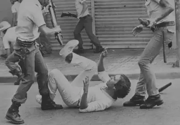 Cena comum na época da ditadura. Manifestantes eram espancados e presos pela Polícia - Foto: Estadão Conteúdo