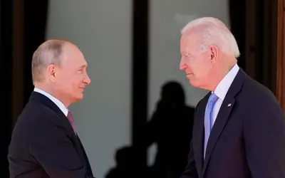 Biden ameaça impor sanções pessoais a Putin se a Rússia invadir a Ucrânia