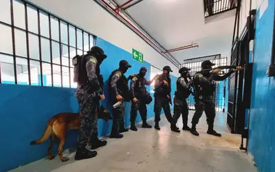 Força policial é acionada para conter princípio de tumulto na Penitenciária de Alcaçuz, na Grande Natal