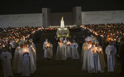 Peregrinação ao Santuário de Fátima, em Portugal, reúne milhares de pessoas