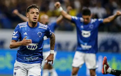 Líder Cruzeiro faz 2 a 0 no Tombense e abre larga vantagem na Série B
