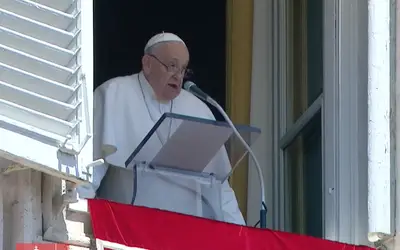 Papa Francisco faz oração pelos mortos e desabrigados no RS