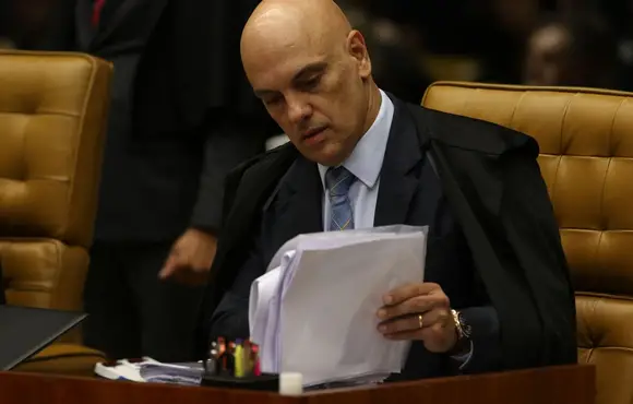 Alexandre de Moraes toma posse no TSE em cerimônia com Bolsonaro e Lula